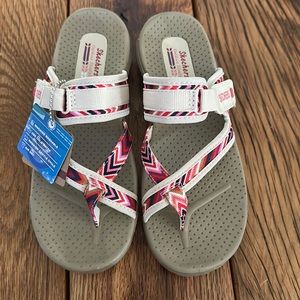NWT Woman’s Sketcher outdoor lifestyle sandal, natural color sole. Size 9